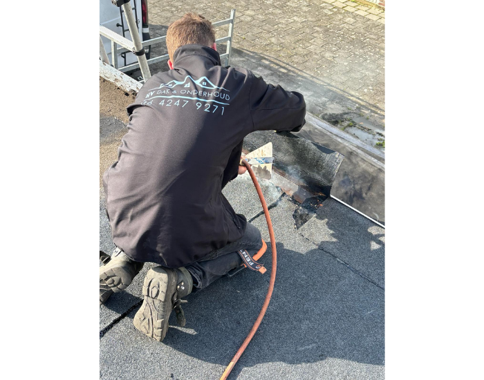 ONS INSCHAKELEN VOOR DAKBEDEKKING